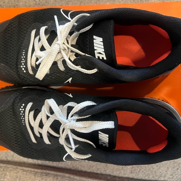 Nike Alpha Hurache Men’s size 10 turf shoes, black & white, excellent condition - Picture 6 of 6